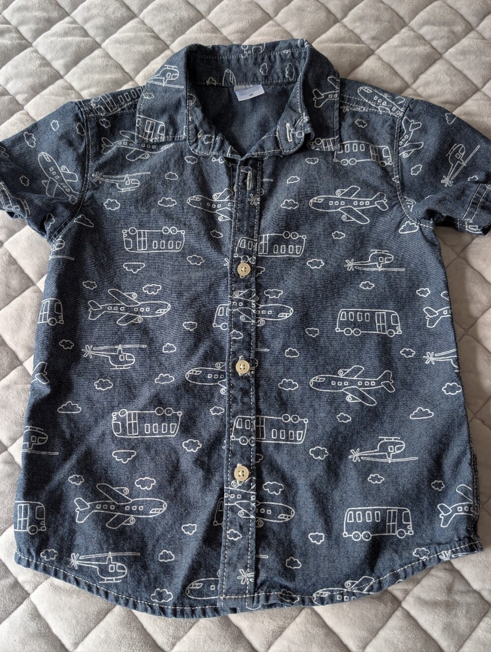 LIKE NEW Carters Toddler Boys Button Down Short Sleeve Shirt, Blue, Size 3T